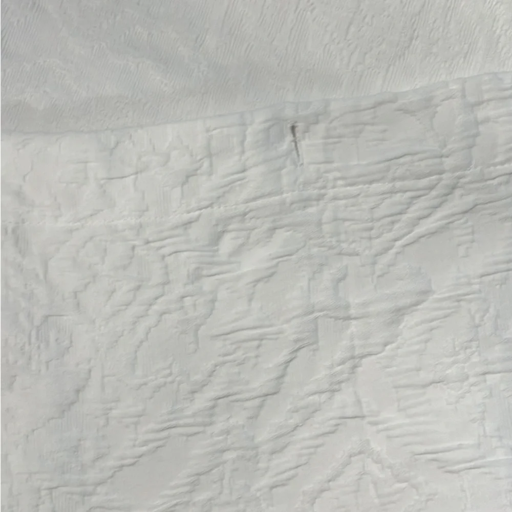 Pereira da Cunha Elegant White Textured Shower Curtain